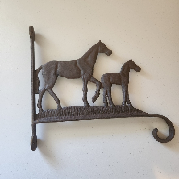 Vintage Heavy Cast Iron Rustic Sign Plant Hanger Wall Decor Equestrian Farmhouse - Picture 3 of 7
